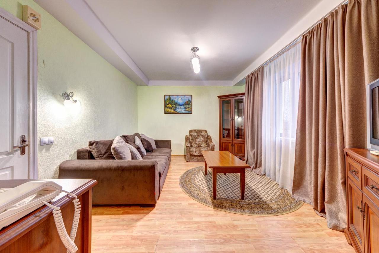 Holosiyvsky Hotel Kiev Dış mekan fotoğraf