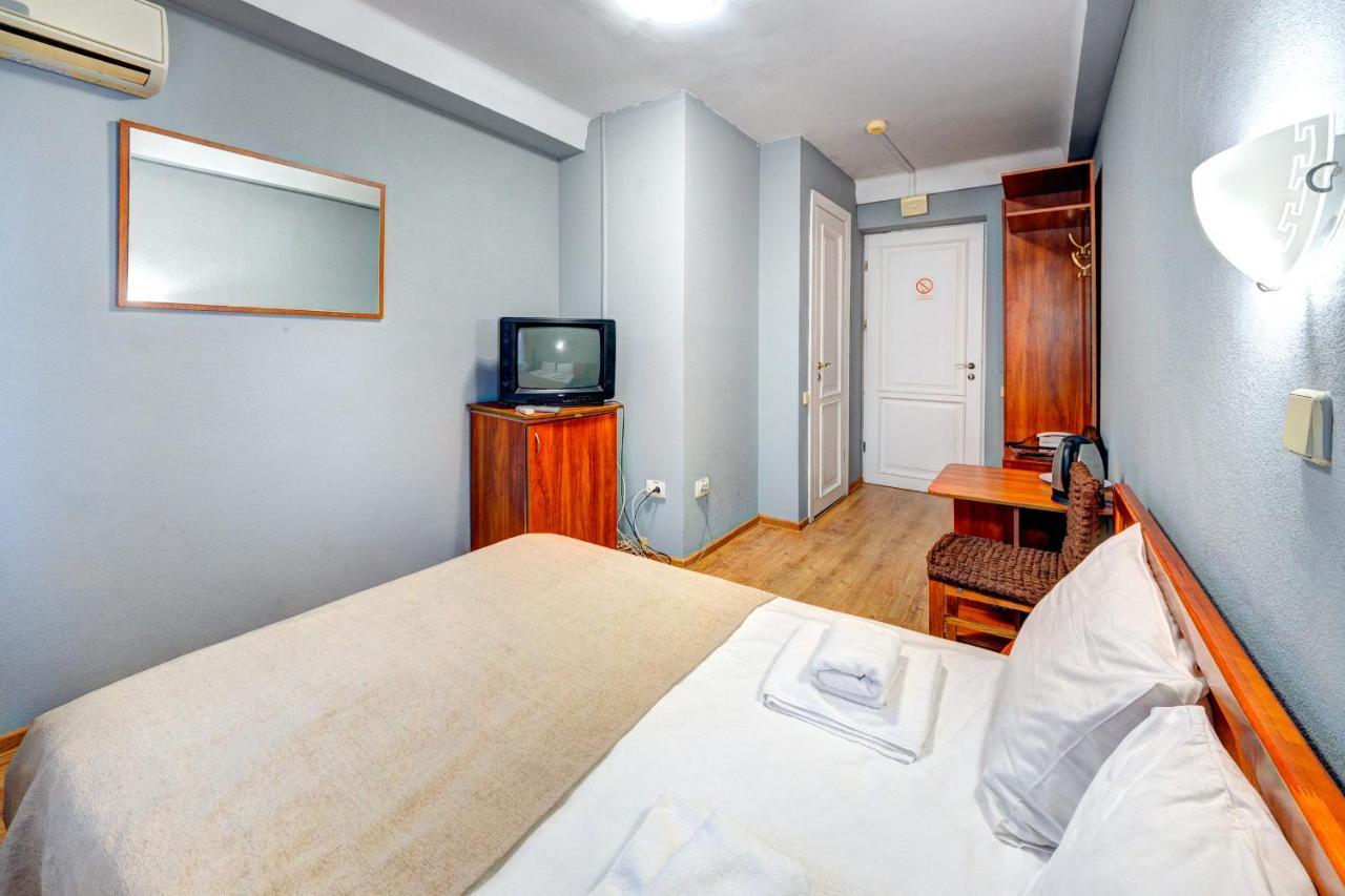 Holosiyvsky Hotel Kiev Dış mekan fotoğraf